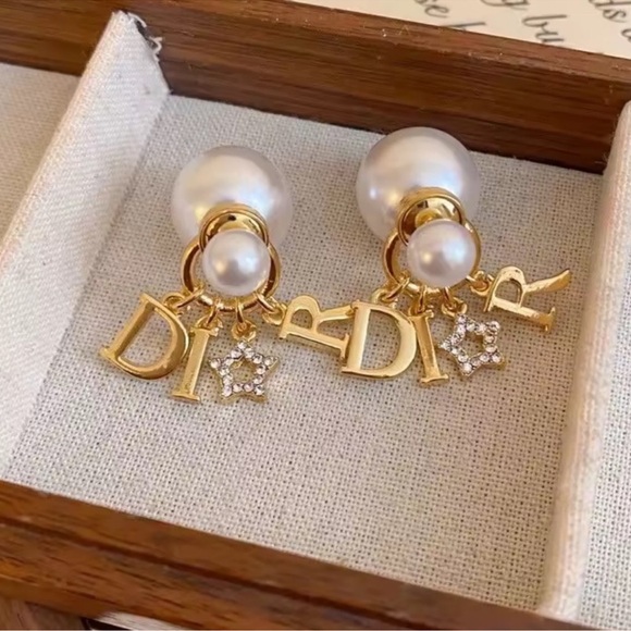 Elegant Pearl Gold Earrings - Picture 3 of 6